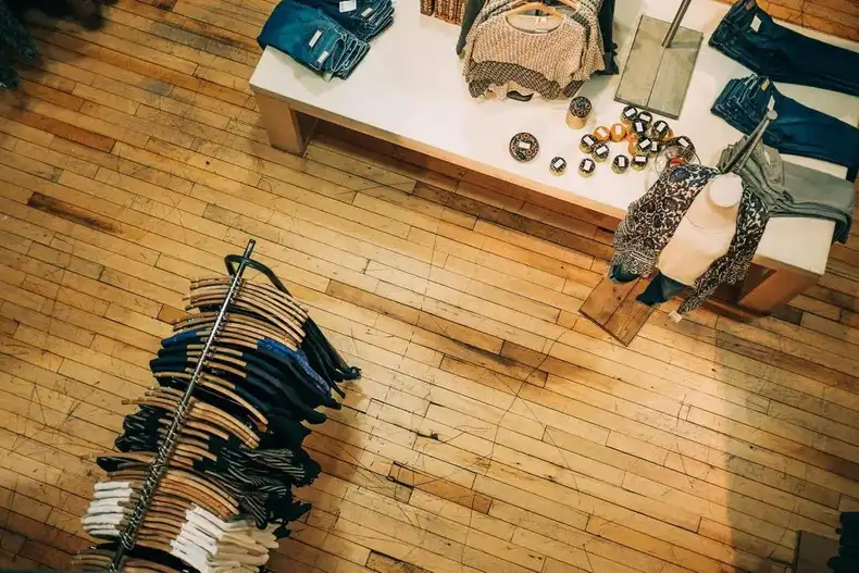 In-store advertising with video display software